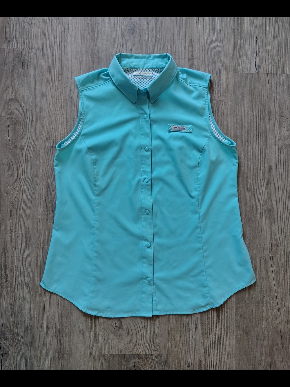Columbia Women's Sleeveless Aqua Button-Front Tank